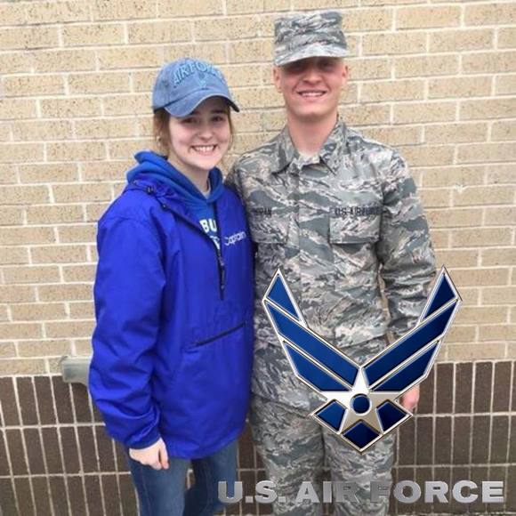 Meet your Posher, Lauren - Picture 1 of 1